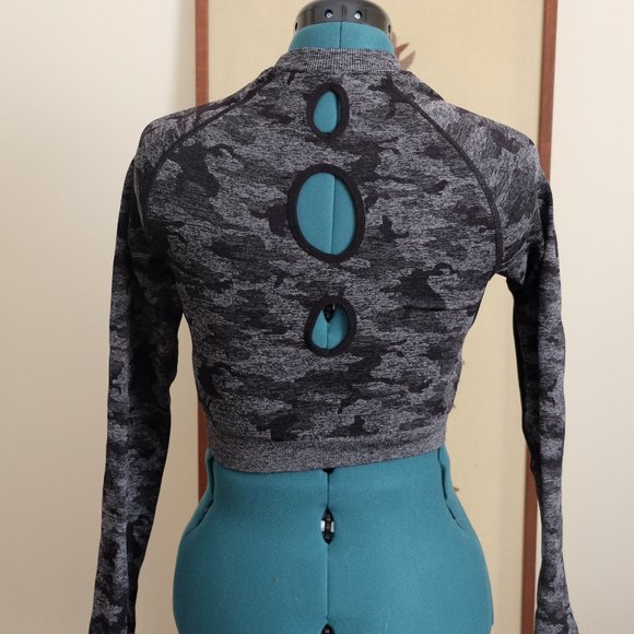 Gymshark Longsleeve Crop top - Picture 3 of 3